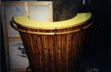  Comptoir à cocktail en osier. 