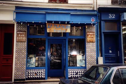  Devanture du restaurant «La Plancha», bar à tapas.