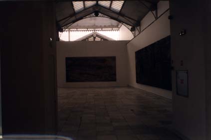  Salle d'exposition avec verrière art nouveau.