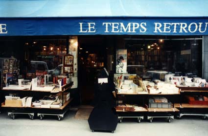 Devanture de la librairie : « Le Temps retrouvé ».